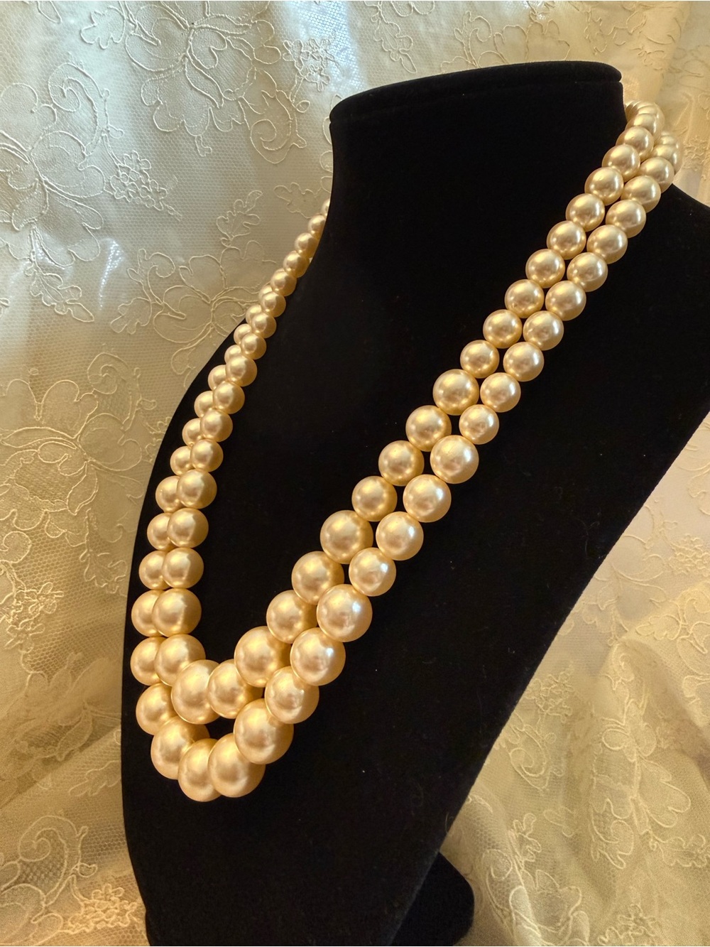 Vintage Ivory Graduated Faux Pearl Triple-Strand Necklace Coquette Champagne